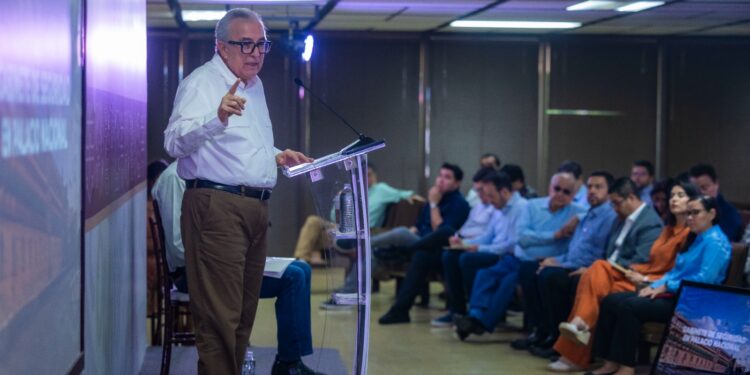 Plantea gobernador Rocha apoyar siembra de frijol bajo esquema de agricultura por contrato