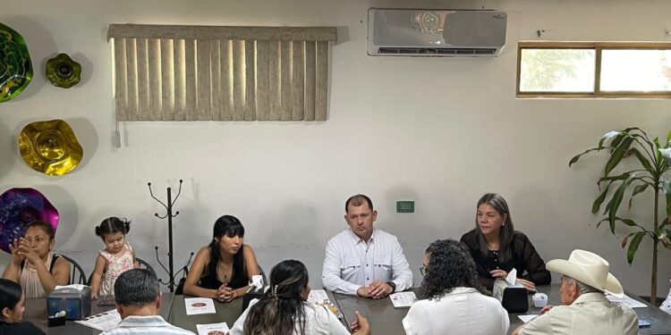 Se reúne PAS con comunidad de Villa Juárez, en Navolato
