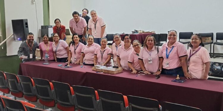 Entrega ISSSTE mil 364 credenciales a jubilados y pensionados en Tuxtepec, Oaxaca