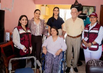 Indira Vizcaíno visita a pacientes de Operación Salud a tu Casa en Manzanillo