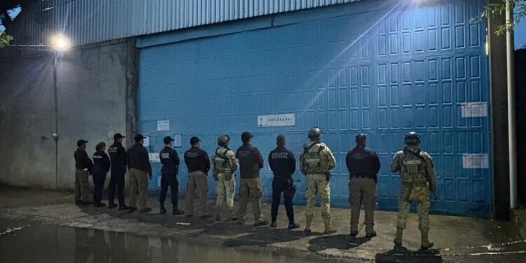 FGR cumplimienta orden de cateo por robo de autotransporte en Tlaxcala