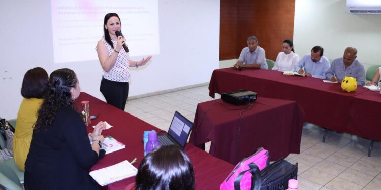 Educación Colima brinda herramientas a docentes para identificar y evaluar a estudiantes con aptitudes sobresalientes