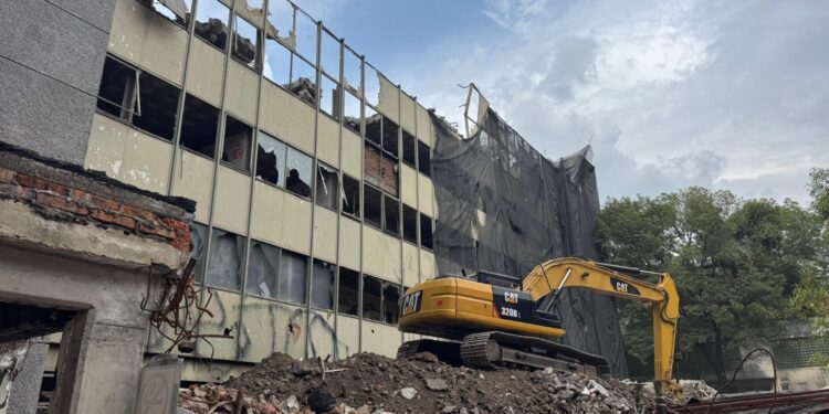 Avanza demolición del antiguo hospital “Dr. Gonzalo Castañeda” del ISSSTE, en Tlatelolco: Martí Batres
