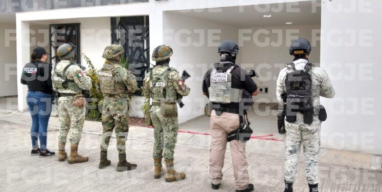 Policía de investigación asegura armas y cartuchos útiles durante cateo en san miguel contla