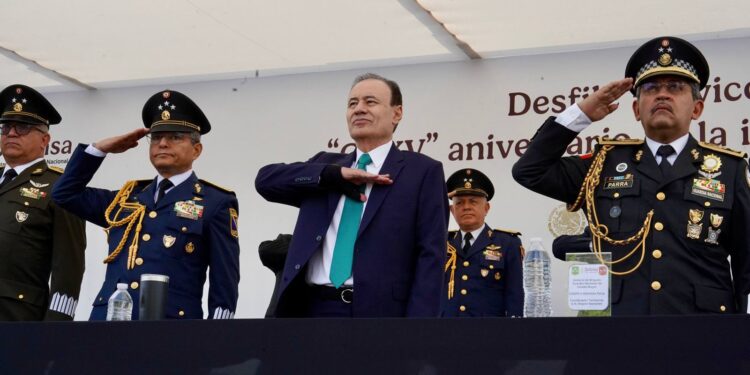 Conmemora Alfonso Durazo el 215 aniversario de la Independencia de México con desfile cívico-militar