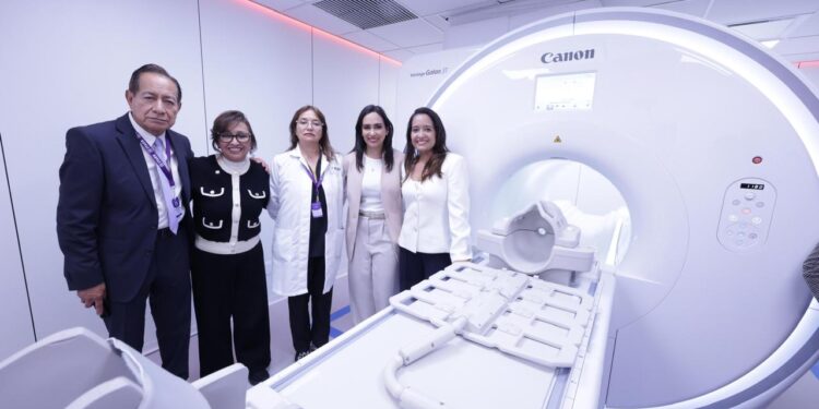 Tlaxcala adquiere equipo de resonancia magnética de última generación