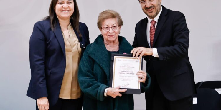 Brinda Martí Batres certeza patrimonial a 263 acreditados del FOVISSSTE con constancias de finiquito