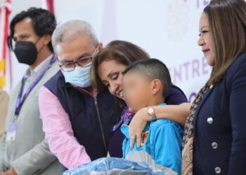 Invierte gobierno estatal 18 mdp en uniformes para educación básica y bachillerato
