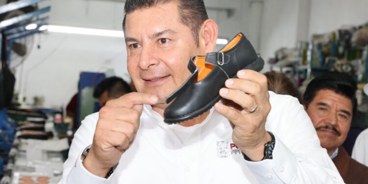 Resurge industria del calzado con impulso a cooperativas y riqueza comunitaria: Alejandro Armenta