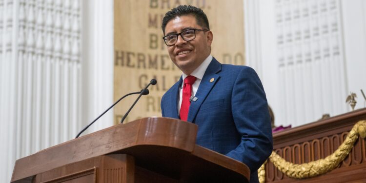 Exhorta Alberto Vanegas a implementar la “ley silla” en el Congreso de la Ciudad de Mexico