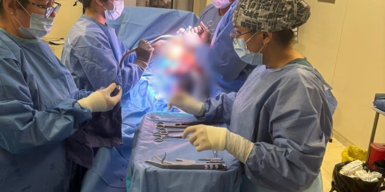 En 24 horas, personal de la Clínica Hospital “Sahuayo” del ISSSTE Michoacán coloca dos prótesis de rodilla