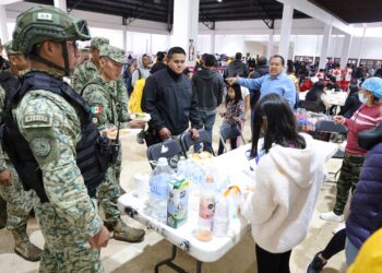 Fuerzas armadas, con sensibilidad y prontitud, atienden a la población afectada en la Sierra Norte