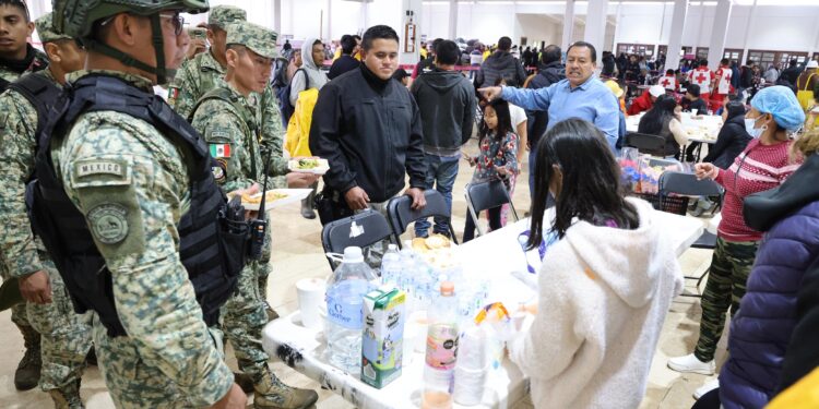 Fuerzas armadas, con sensibilidad y prontitud, atienden a la población afectada en la Sierra Norte