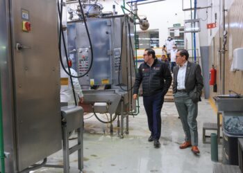 Leche para el Bienestar lleva agua potable a comunidades afectadas por los huracanes Raymond y Priscilla