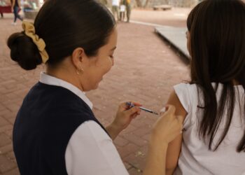 Vacunas son seguras y previenen enfermedades, discapacidad y muertes: Salud Colima