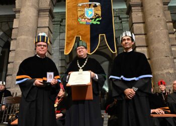 Entrega el rector Leonardo Lomelí 14 doctorados Honoris Causa