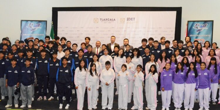 Abanderan a delegación tlaxcalteca que participará en los Juegos Nacionales Populares CONADE 2025