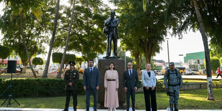 Encabeza secretaria de las mujeres el 152 aniversario del natalicio de Francisco I. Madero