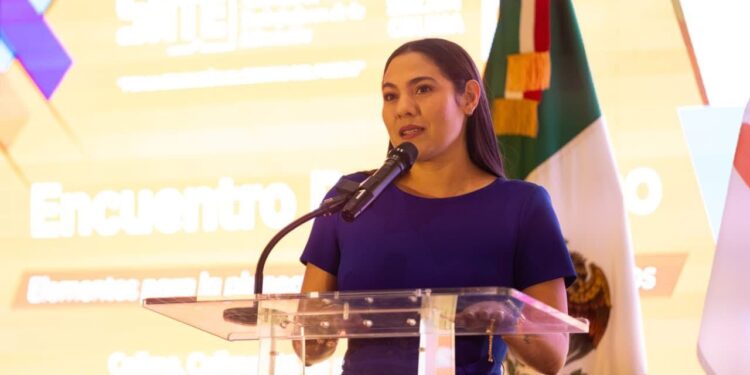 Educación es una herramienta transformadora, por eso es eje de nuestro gobierno: Indira Vizcaíno