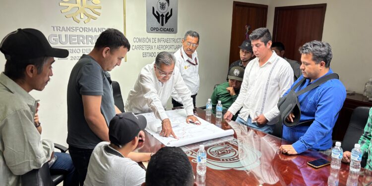 La Cicaeg atiende a comunidades serranas de San Miguel Totolapan para mejorar la red carretera