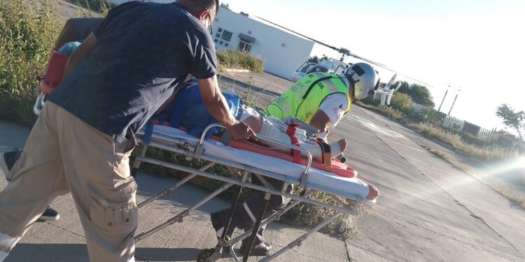 Gobierno estatal asegura atención médica a mujer embarazada con traslado a Tehuacán