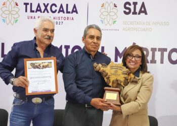 Tlaxcala reconoce esfuerzo y trabajo de productores con el premio al mérito ganadero 2025
