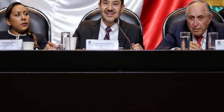 Continúa reconstrucción del ISSSTE tras décadas de desmantelamiento de gobiernos neoliberales: Martí Batres