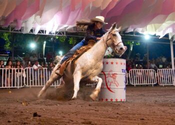 Continúan las acciones del 4° Torneo de Rodeo Mixto en la Feria de Colima