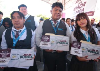 Becas de conectividad permite acceso a educación digital de jóvenes en La Ceiba