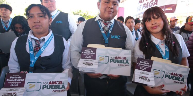 Becas de conectividad permite acceso a educación digital de jóvenes en La Ceiba