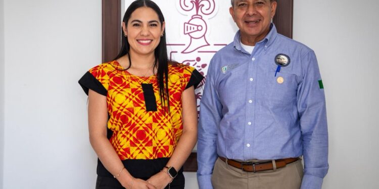 Indira Vizcaíno recibe a nuevo titular de Asipona; reitera colaboración entre Gobierno y autoridad portuaria