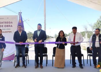 Inaugura la gobernadora Lorena Cuéllar obras viales en comunidades de San Cosme Xaloztoc