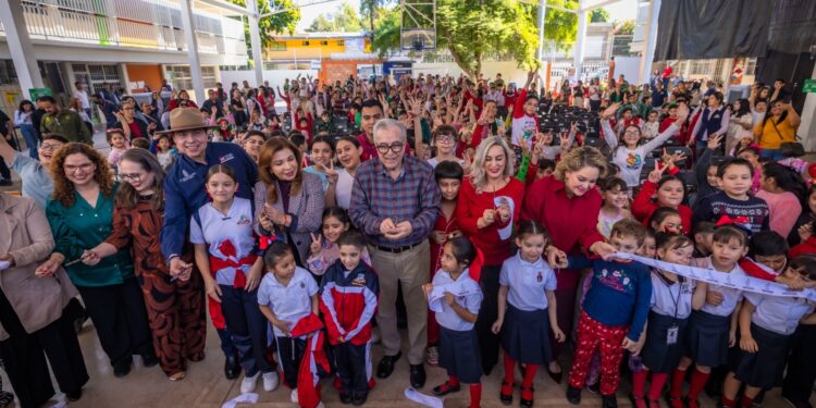 Los niños y las niñas de Sinaloa lo merecen todo, afirma Gobernador Rocha al inaugurar infraestructura en primaria de Culiacán