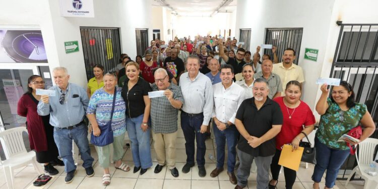Gobierno de Sinaloa atiende solicitud de locatarios de El Rosario con apoyos para cerrar el año