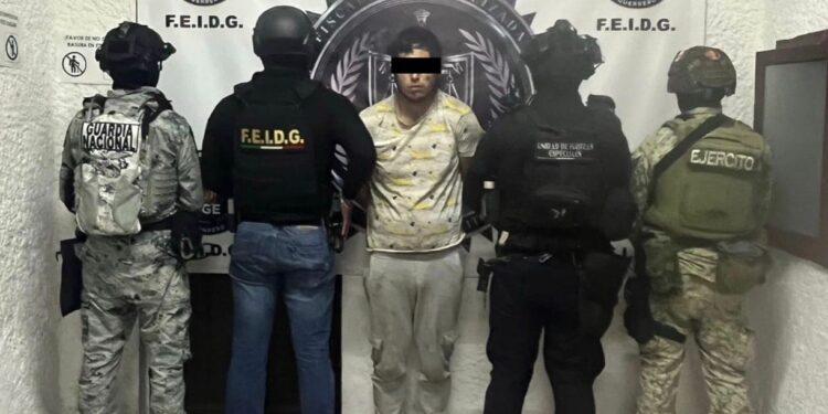En Chilpancingo, FGEGuerrero detiene en flagrancia a masculino por presunta posesión de cocaína