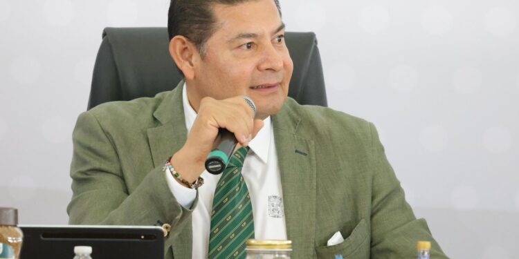 Gobierno de Puebla fortalece lazos con migrantes con cerca de 7 mil asesorías