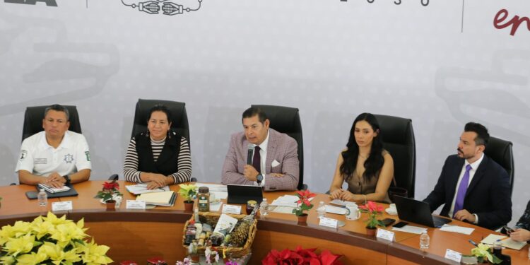 Gobierno de Puebla impulsa producción de nochebuena como motor económico y turístico