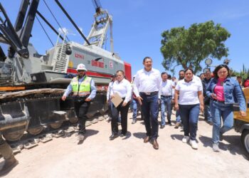 Con equipo especializado, gobierno estatal avanza en conectar 7 municipios con puente la panga