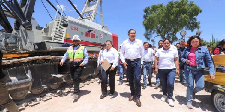 Con equipo especializado, gobierno estatal avanza en conectar 7 municipios con puente la panga