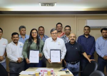 Firman SEMAREN y Ayutla convenio de coordinación en materia ambiental