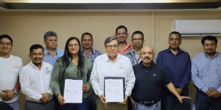 Firman SEMAREN y Ayutla convenio de coordinación en materia ambiental