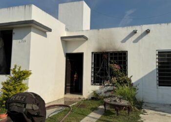 UEPC: CRUM y Bomberos atienden a menor en incendio de vivienda, en Villa de Álvarez