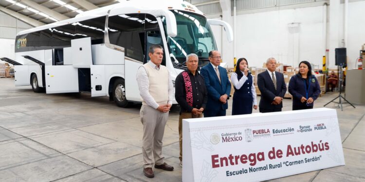 Cumple gobierno del estado compromisos y acuerdos con la escuela normal rural “Carmen Serdán”