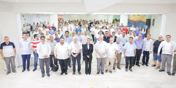 Reconoce Evelyn Salgado la voluntad de la Iglesia Católica para sumarse a la ruta de bienestar y construcción de paz en Guerrero