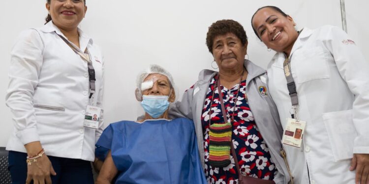 Realiza HRAE de Acapulco del ISSSTE en Guerrero primera jornada quirúrgica de cataratas del 2026