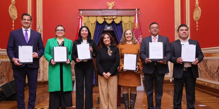 La gobernadora Lorena Cuéllar fortalece áreas estrégicas; entrega nombramientos a nuevos integrantes del gabinete legal y ampliado