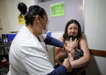 Llama Martí Batres a madres y padres de familia a vacunar a sus hijas e hijos contra el sarampión