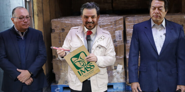 IMSS recibe donación de casi 4 millones de cepillos dentales para fortalecer la salud bucal de niñas y niños en escuelas públicas