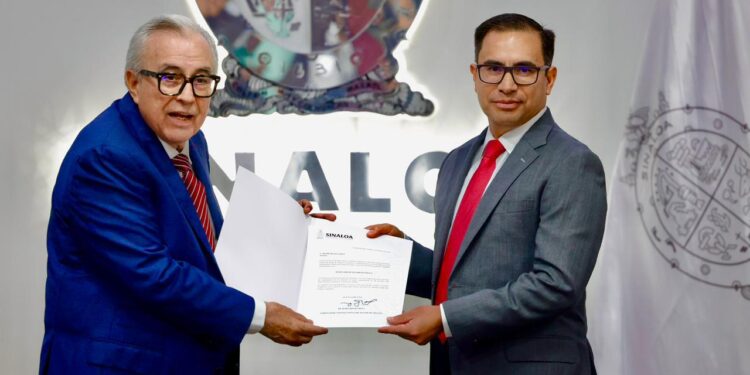 El Gobernador Rubén Rocha tomó protesta al general Sinuhé Téllez López como nuevo secretario de Seguridad Pública