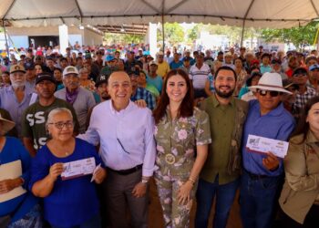 Entregan tarjetas del programa Bienpesca a pescadoras y pescadores de El Colorado, Ahome